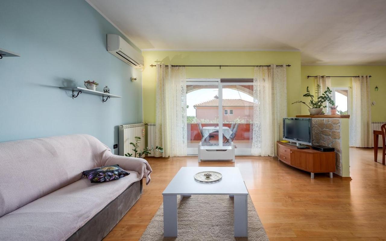 Iva House With Apartment 乌马格 外观 照片